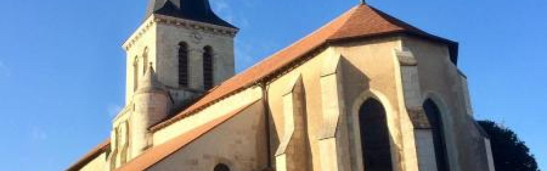 Une photo de l'église de Jaunay-Marigny