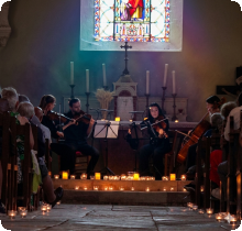 Un concert à la Chapelle de Nesdes avec des bougies
